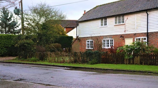 The exterior of 2 Bettenham Cottages, Kent